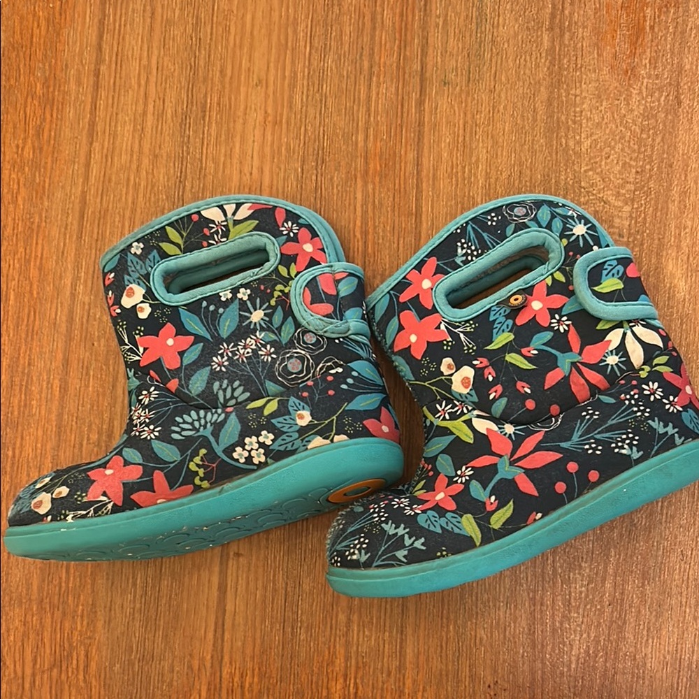 Little kids size 10 Bogs boots!